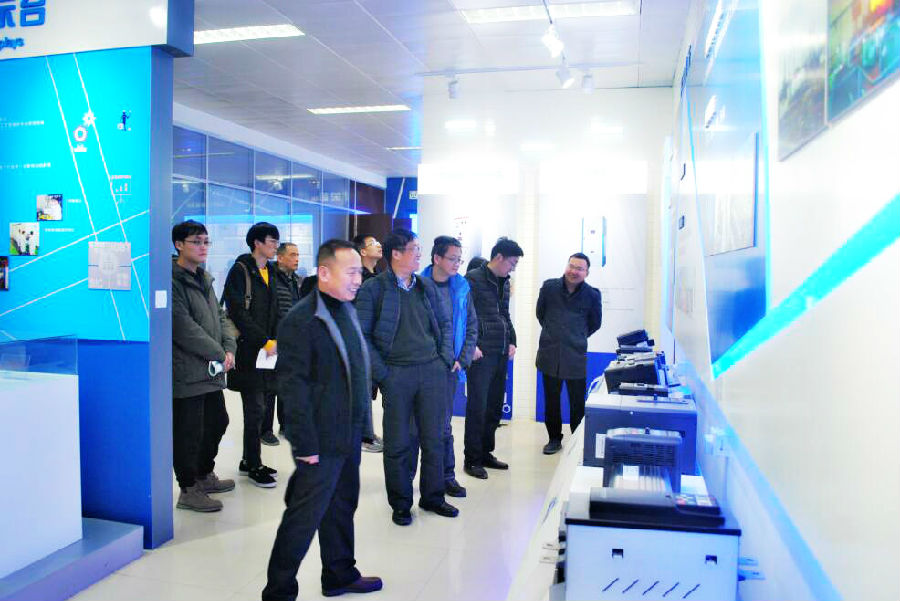 西馳電氣董事長宋濤、總經理徐革平陪同 西馳電氣董事長宋濤、總經理徐革平陪同