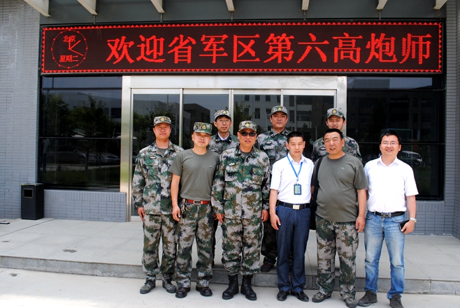 省軍區(qū)高炮師領導參觀西馳電氣(圖1)